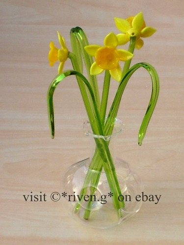 Gorgeous daffodils sculpture - gorgeous,