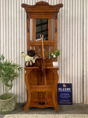 Antique victorian style hall - ,
