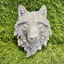 Small Wolf Head Concrete Wall