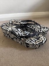 Women’s DKNY Wedge Flip Flop Blank And White Size 8