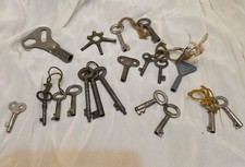 19 Vintage Lock Keys. Job Lot