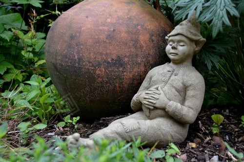 Eric the relaxing - elf, stone