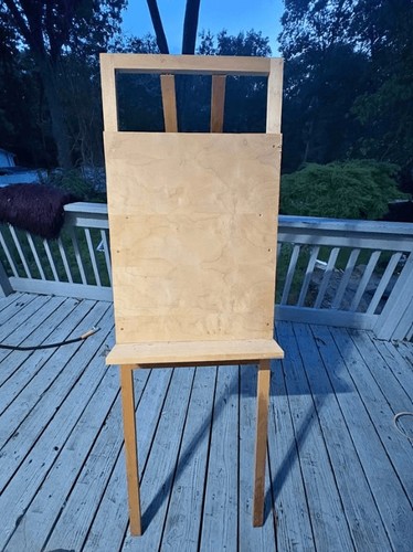 Wooden floor easel