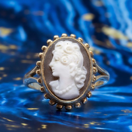 Vintage 9ct gold oval - vintage,