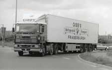B/W PHOTO: GIBBS OF FRASERBURGH LEYLAND DAF 95 ARTIC FRIDGE TRAILER (5.5x3.5)