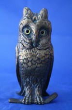 LOVELY RARE VICTORIAN BRASS HINGED-LID OWL INKWELL WITH GLASS EYES