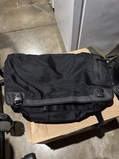 RARE 2010 Incase Courier 17"