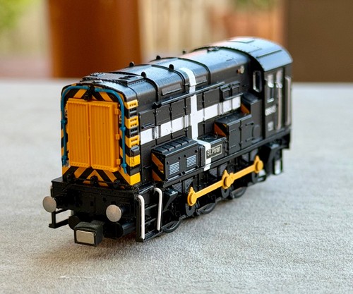 Graham farish class 08645 - farish,