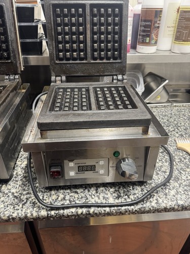 Buffalo waffle maker - waffle,