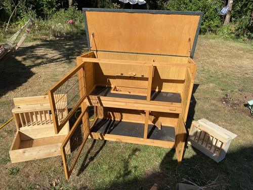 Large premium rabbit hutch - , /