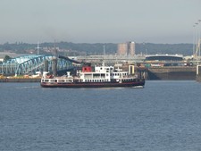 Photo A1 Royal Iris approaches