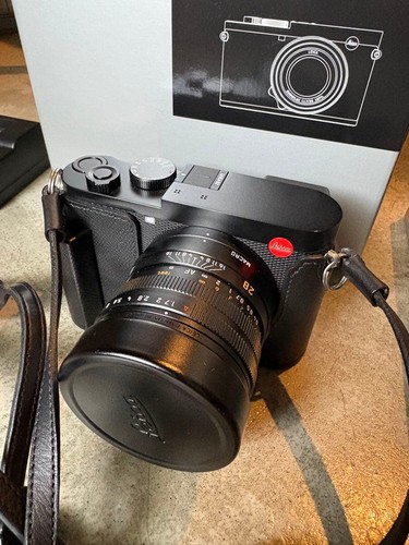 Leica camera with many - leica, q2