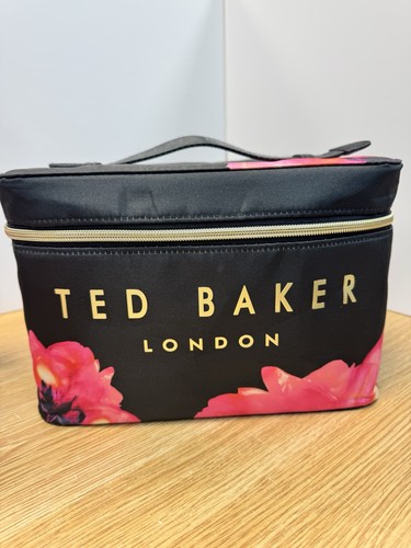 Ted baker blissful - ted, moments