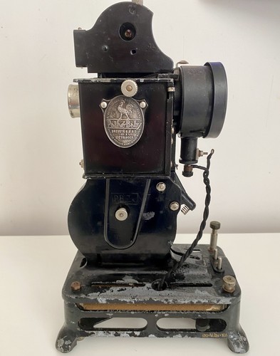 Beautiful old pathé baby - old,