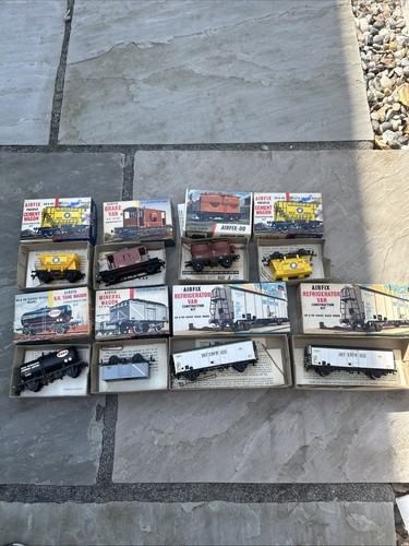 Airfix model railway - model, wagons