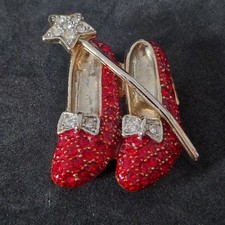 VINTAGE OZ DOROTHY RED RUBY SLIPPERS, STAR  WAND, RED & DIAMANTE CRYSTAL BROOCH