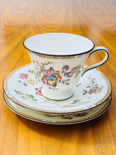 Wedgwood swallow pattern - “swallow”,