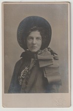 ANTIQUE CABINET CARD: WOMAN OF