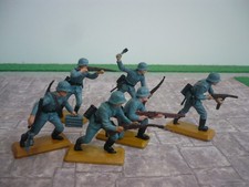 BRITAINS DEETAIL WW2 FULL SET 6 GERMAN SOLDIERS BROWN BASES