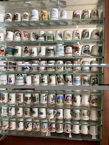Assorted thimbles pack with - assorted,
