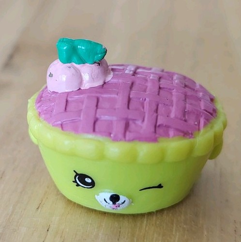 Petkin shy pie - , shopkins