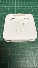 ORIGINAL NEW Apple Headphones Earphones/Wired Earpods with lightning connector