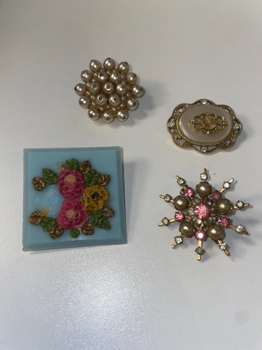 Vintage costume jewelry brooch - vintage,