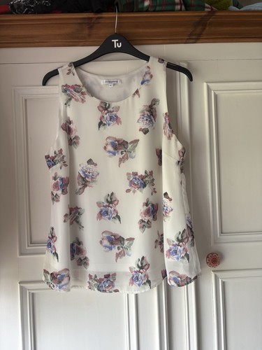 Ladies large cream sleeveless - large,