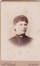 CDV PHOTO  -YOUNG WOMAN, CURLY HAIR, BROOCH BY J. CLARK, MARKET PLACE, TETBURY