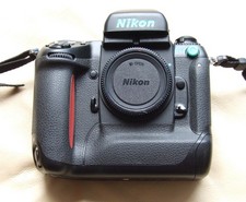 Nikon F5 35mm SLR Film Camera, MF27 back MN30 battery and MH30 charger. In VGC