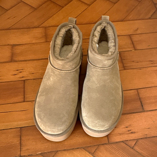 Ugg women suede - women’s,