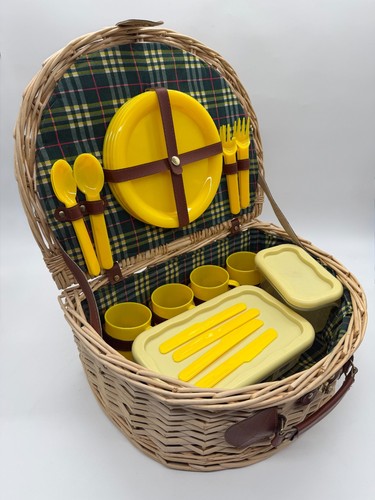 Vintage wicker picnic - vintage,
