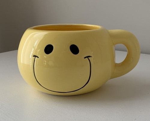 Vintage yellow smiley face - vintage, mug
