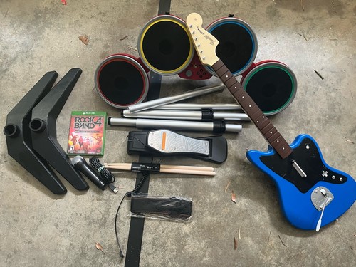 Xbox one rock band bundle - 4,