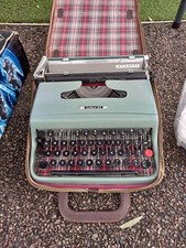 Vintage Olivetti Lettera 22
