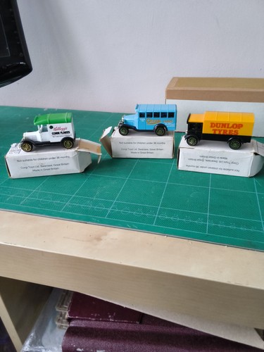 Corgi set three small - -,