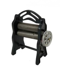 Dolls House Wringer Mangle Old Fashioned Washing Kitchen Laundry Furniture 