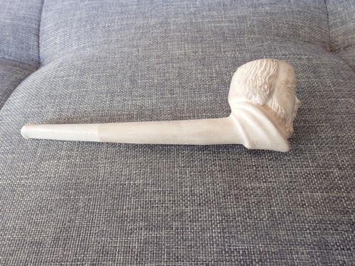 Antique vintage clay pipe - /,
