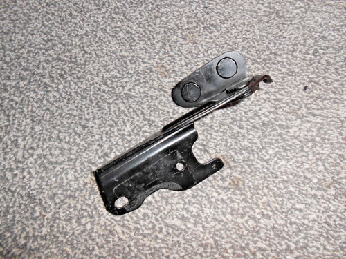 Left engine cover hinge - engine,