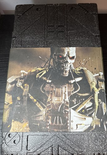 Hot toys terminator salvation - hot,