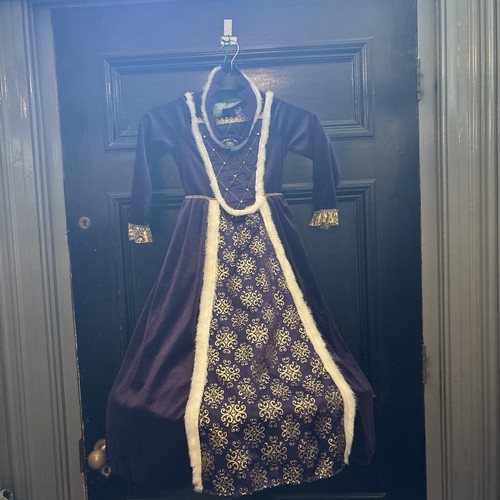 Stunning girls victorian style - stunning,