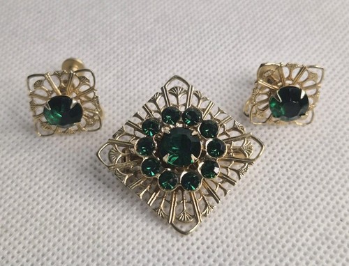 Vintage gold toned - vintage,