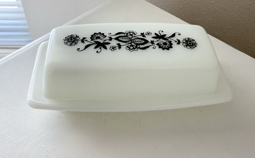 Pyrex vintage covered butter - vintage,