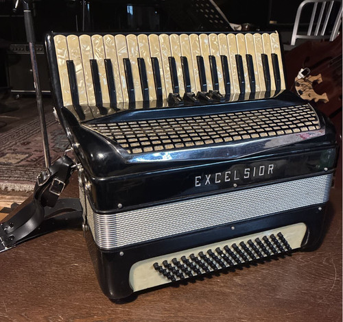 Excelsior 580 accordion - no.580,