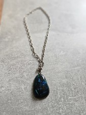 Womens teardrop shaped boulder - teardrop-shaped,