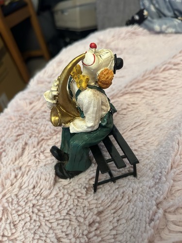 Large hobo musician - hobo, clown