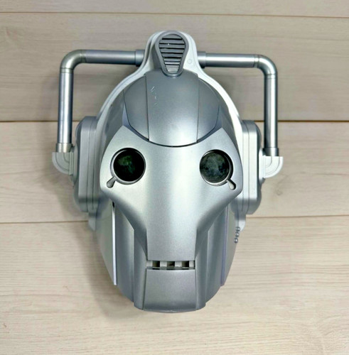 Doctor who cyberman - doctor, talking