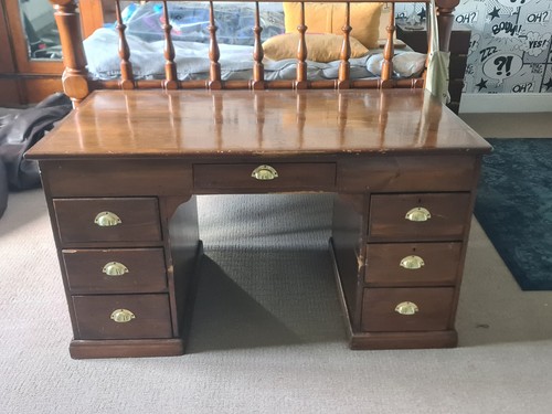Pine kneehole desk - , with