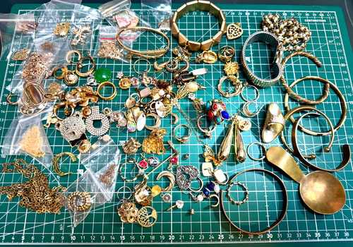 Unsorted gold coloured vintage - unsorted, gold-coloured