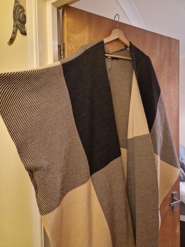 Square poncho - square,